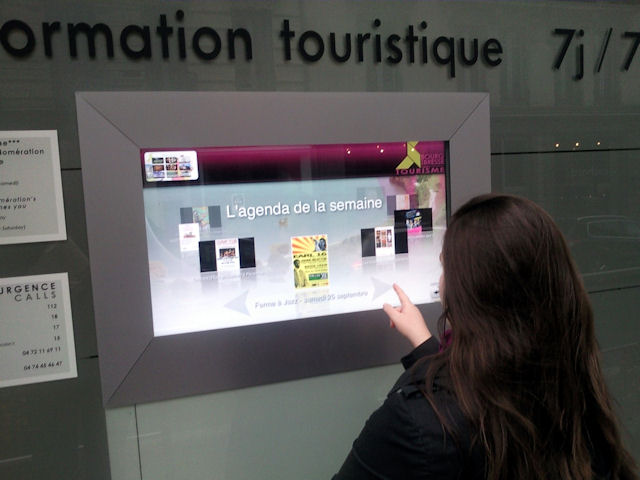 2010-09-28 Ne bougez plus avec la poste_l.jpg